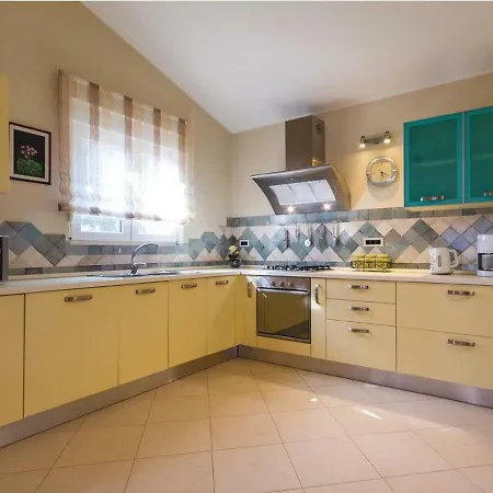 Holiday Casa Eduard Šišan
